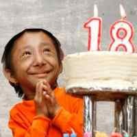 Pria Terkecil Dunia Ultah ke-18, Dambakan Seorang Istri