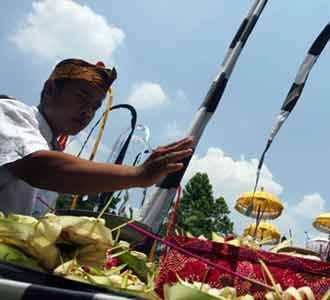 Galungan di Pura Aditya Jaya