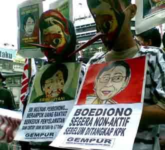 Menuntut Menkeu dan Boediono  Menuntut Menkeu dan Boediono