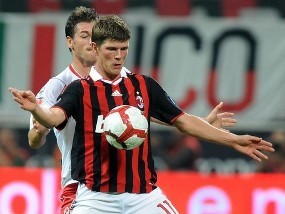 Huntelaar Tetap di Milan