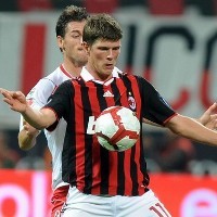 Huntelaar Tetap di Milan