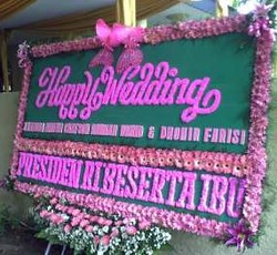 Resmi Berkeluarga, Raut Wajah Yenny-Faris Sumringah