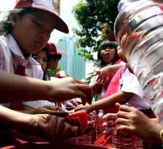 500 Siswa Cuci Tangan Ramai-ramai