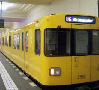 Kereta U Bahn yang Praktis