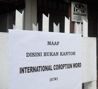 Papan Pengumuman ICW Sindir Polisi 