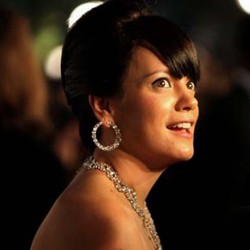 Bokong Lily Allen Bikin Pacar Jatuh Cinta