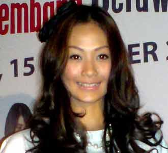 Rambut Panjang Indah Kalalo