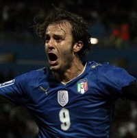 Hat-trick Gilardino Menangkan Italia