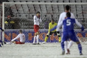 Gol Bunuh Diri Loloskan Slovakia