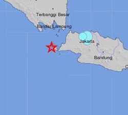 Rasakan Gempa Kuat, Warga Merak Berhamburan Keluar Rumah