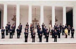 SBY Berikan Foto Terakhir Anggota KIB Sebagai Suvenir