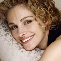 Puluhan Kakek-Nenek Dampingi Julia Roberts