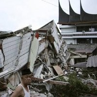 1000 Lampu Tenaga Surya Siap Terangi Sumbar