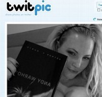 Pose Seronok Puteri Mantan Capres Hebohkan Twitter