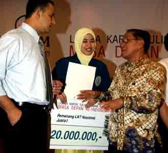 Penyerahan Penghargaan Pemenang LKT Nasional