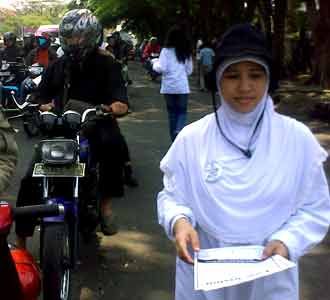 SDF Sebar Leaflet Kesehatan Mata