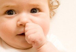 Suka Isap Jempol Bisa Bikin Gigi Anak Rusak