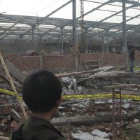 Tembok PT Tyfountex Ambruk Karena Belum Kering