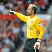 Almunia Kawal Gawang Gunners Lagi