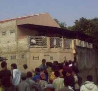 Sonny, Afham, dan Fajar Jalani Olah TKP dengan Tangan Diborgol