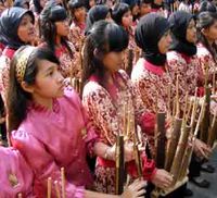 Meriahnya Festival Musik Bambu