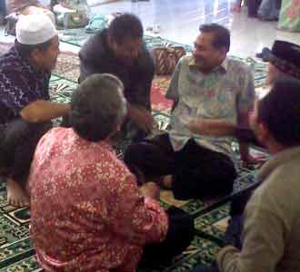 Abdullah Puteh Curhat Sama Mahasiswa Aceh