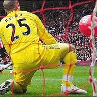 Liverpool Kalah Gara-gara Balon?