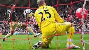 Liverpool Kalah Gara-gara Balon?