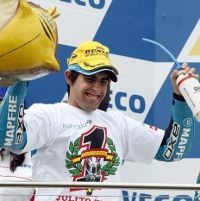 Titel Juara untuk Julian Simon