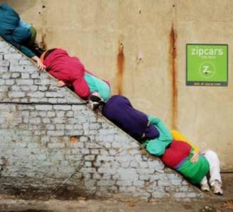 Aksi Unik Seniman Austria