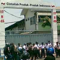 Tolak Pemotongan Gaji, Buruh Maspion Gedangan Turun Jalan