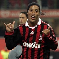 Dinho Ingin Buat Milanisti Bahagia