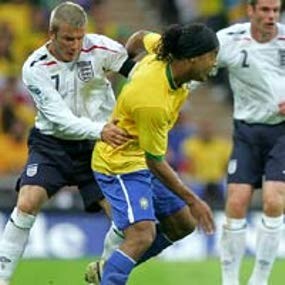 Duel Inggris vs Brasil Tak Berbau Uang