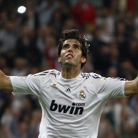 Menunjukkan Taring di Depan Kaka