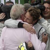 Ayah Button Merasa Aneh