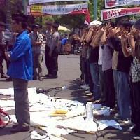 Kecam Pelantikan SBY-Boediono, Aktivis PMII Shalat Gaib