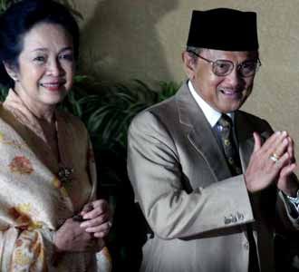 Habibie Hadiri Pelantikan SBY