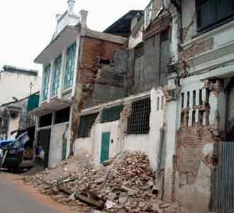 Gedung Tua Padang Pasca Gempa