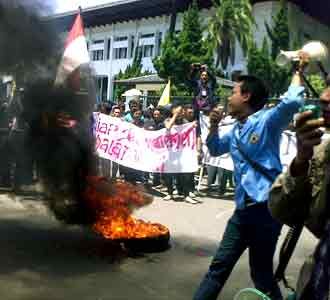 Aksi Tolak SBY-Boediono