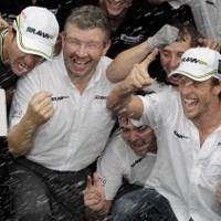 Brawn Juga Mau Button Bertahan