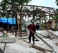 Korban Gempa Mulai Bangun Rumah