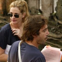 Javier Bardem Temani Julia Roberts di Bali