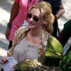 Julia Roberts Pamer Foto di Bali Lewat Internet