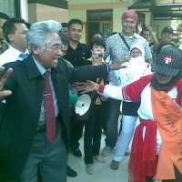 Adnan Buyung Joget Bareng Warga Rancabentang