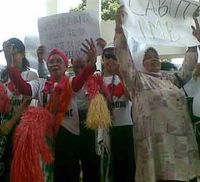 Warga Geruduk PTUN Bandung