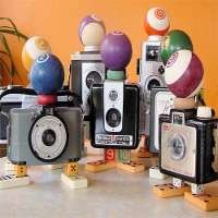 Robot Kamera, Berkepala Bola Berkaki Domino