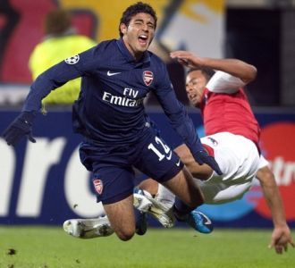 AZ Alkmaar-Arsenal Imbang