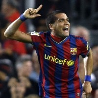 Alves Menepi Tiga Pekan