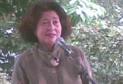 Nila Moeloek Tak Jadi Menkes, Karangan Bunga Dimasukkan