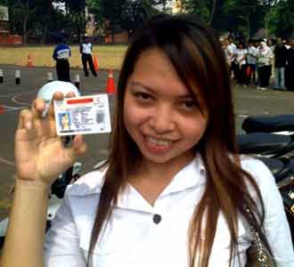 Warga Buat SIM Komunitas